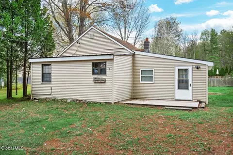 124 Mohawk Ave, Broadalbin, NY 12025