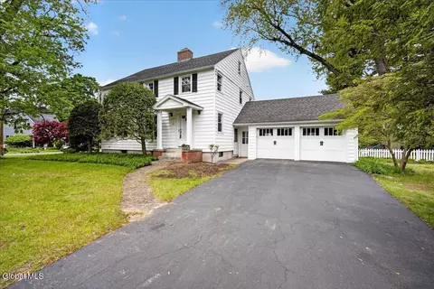 25 Pinedale Ave, Delmar, NY 12054