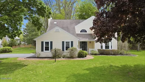 225 Walnut Ln, Slingerlands, NY 12159