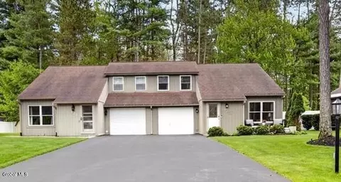 123 Thimbleberry Rd, Malta, NY 12020