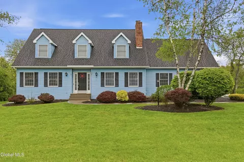 43 Brinker Dr S, Rensselaer, NY 12144