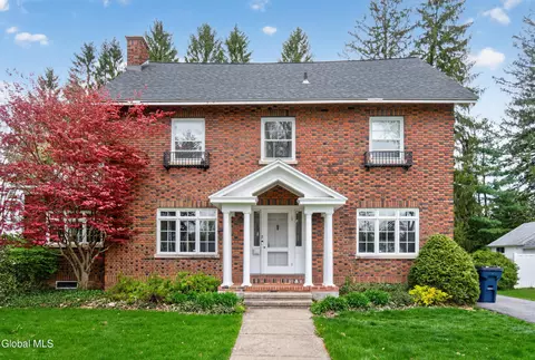17 N Park Dr, Gloversville, NY 12078