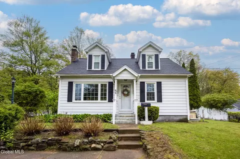 65 Pashley Rd, Glenville, NY 12302