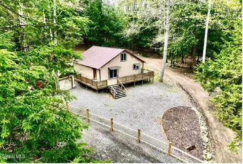 11 Lakeview Ter, Hadley, NY 12835