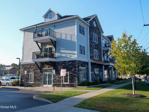 97 East Ave #201, Saratoga Springs, NY 12866