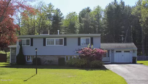 11 Hughes Ct, Queensbury, NY 12804