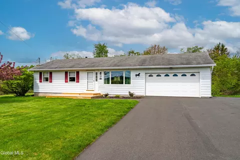 57 Casey Rd, Schaghticoke, NY 12154