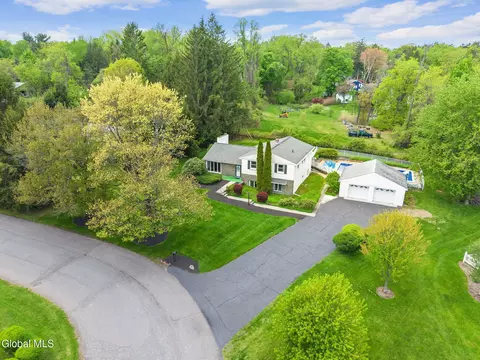 23 Fernwood Dr, Loudonville, NY 12211