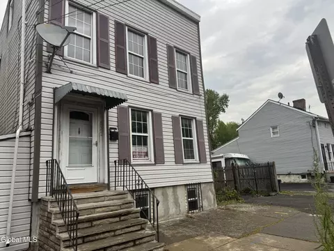 221 Livingston Ave, Albany, NY 12210