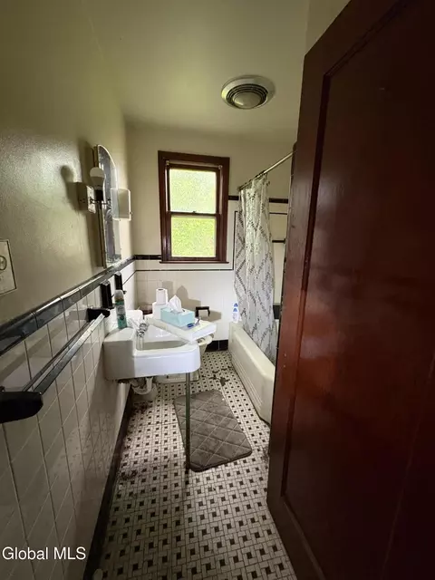 Bath - 1833 Avenue A, Schenectady, NY 12308 photo 1 of 2