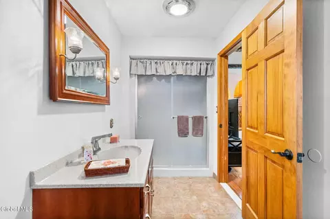 Bath - 4 Colomba Dr, Schenectady, NY 12306 photo 1 of 2