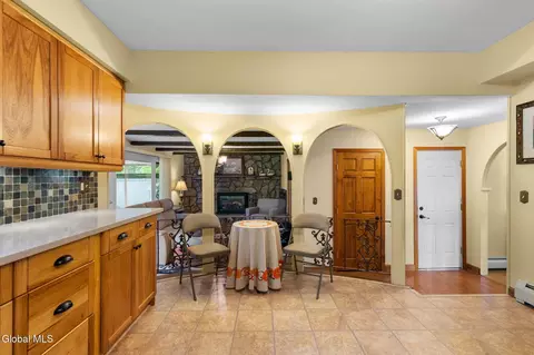 Entry Way - 4 Colomba Dr, Schenectady, NY 12306 photo 3 of 3
