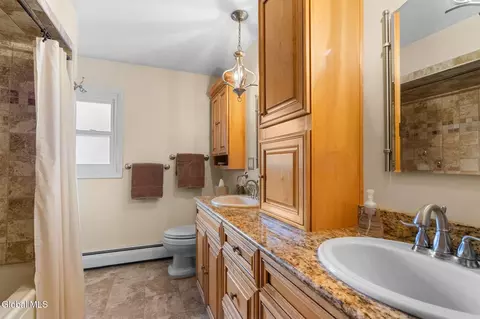 Bath - 4 Colomba Dr, Schenectady, NY 12306 photo 2 of 2