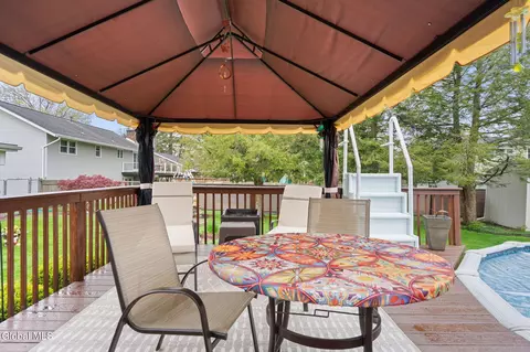 Exterior - 4 Colomba Dr, Schenectady, NY 12306 photo 5 of 13