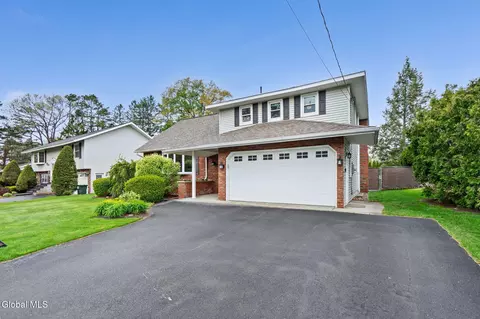 4 Columba Dr, Rotterdam, NY 12306