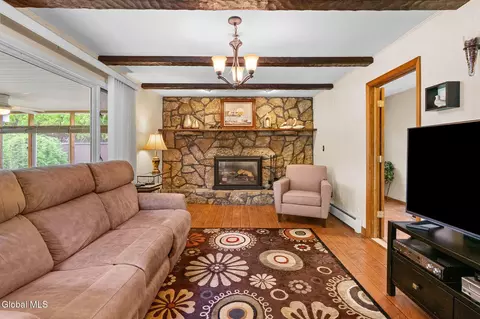 Living - 4 Colomba Dr, Schenectady, NY 12306 photo 1 of 4