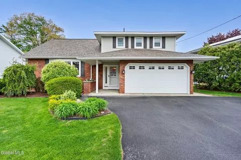 Exterior - 4 Colomba Dr, Schenectady, NY 12306 photo 2 of 13