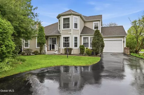 173 Killarney Dr, Niskayuna, NY 12309