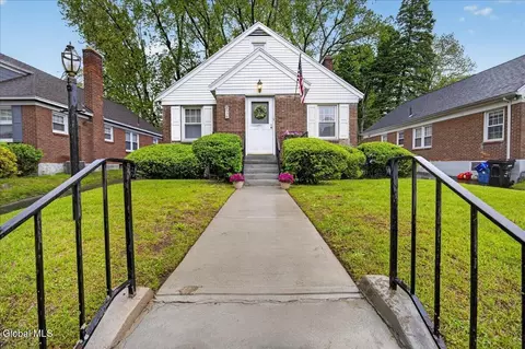 36 Pointview Dr, Troy, NY 12180