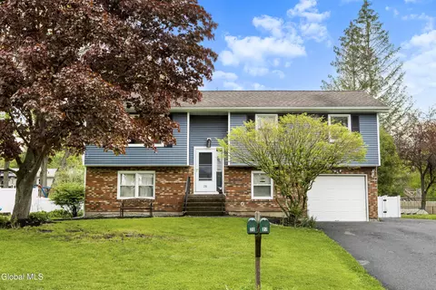28 Vista Ln, Selkirk, NY 12158