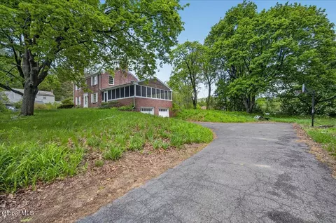 6 Cherrywood Ter, Latham, NY 12110