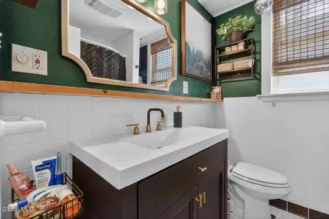 Bath - 5 Cromer Ave, Schenectady, NY 12304 photo 2 of 2