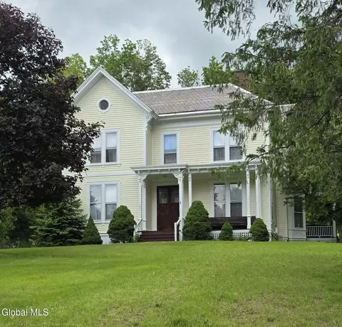 33 Abbott St, Hoosick Falls, NY 12090