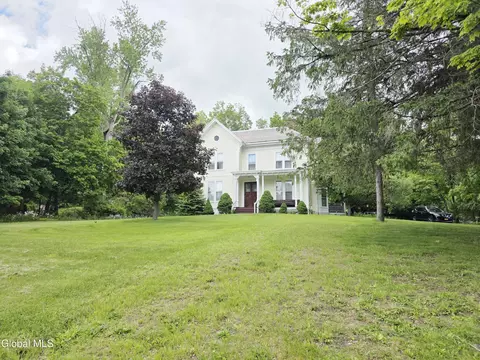 33 Abbott St, Hoosick Falls, NY 12090