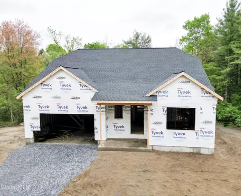 1 Bexley Ln, Halfmoon, NY 12065