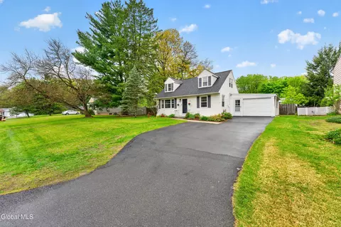 22 Chapman Dr, Albany, NY 12203