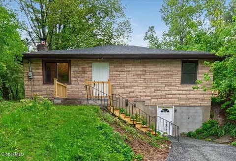 17 Onesquethaw Creek Rd, Feura Bush, NY 12067
