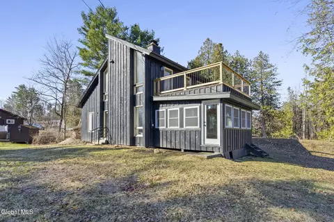 27 Honeysuckle Ln, Lake George, NY 12845