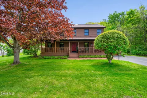 22 Island View Rd, Cohoes, NY 12047