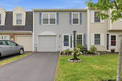 126 Bridgewood Ln, Watervliet, NY 12189