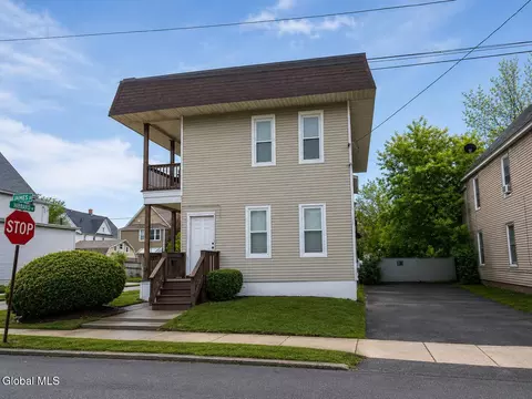 74 James St, Amsterdam, NY 12010