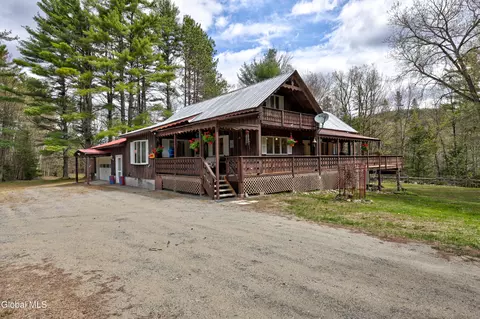284 Valley Rd, Warrensburg, NY 12885