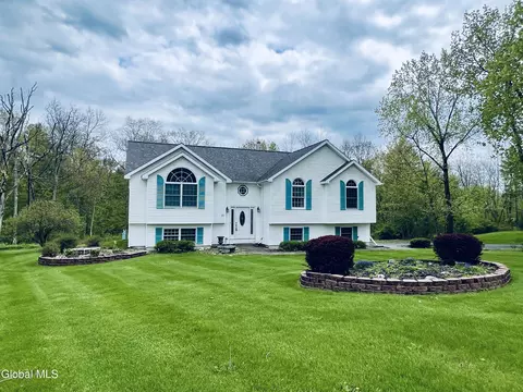 35 Frederick Dr, Fort Edward, NY 12828