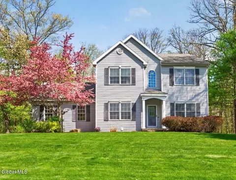 11 Quincy Ln, Queensbury, NY 12804