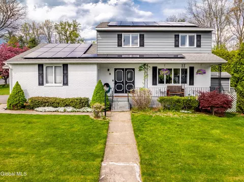 62 Wood Ter, Albany, NY 12208