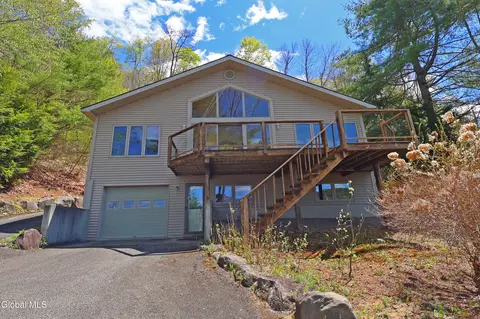 516 E Shore Dr, Adirondack, NY 12808