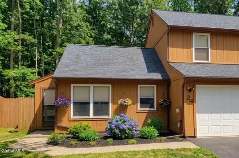 24 Arrow Wood Pl, Malta, NY 12020