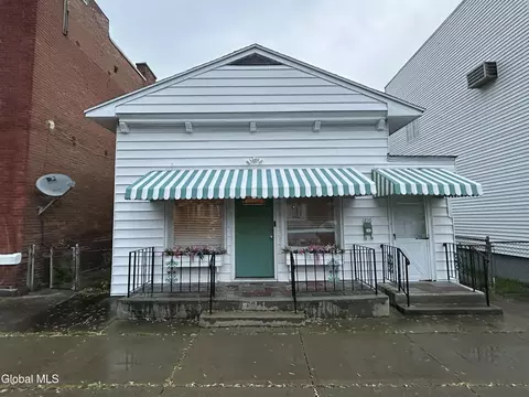 1816 4th Ave, Watervliet, NY 12189