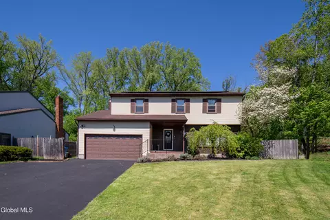 51 Aspen Cir, Albany, NY 12208