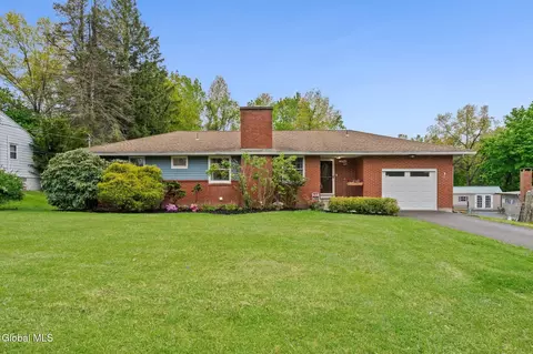 19 Sylvan Ln, Troy, NY 12180
