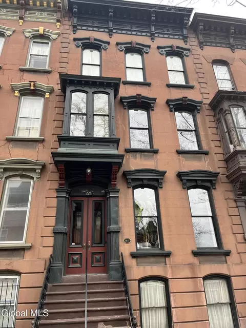 223 Lancaster St, Albany, NY 12210