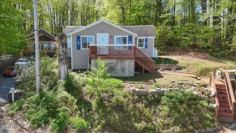 4 Aft Ct, Saratoga Springs, NY 12866
