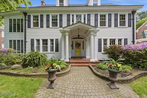 8 Westover Rd, Troy, NY 12180