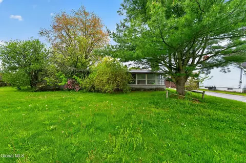 1176 Tracy Ave, Niskayuna, NY 12309