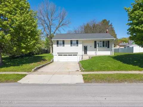 109 Pleasantview Dr, Cobleskill, NY 12043
