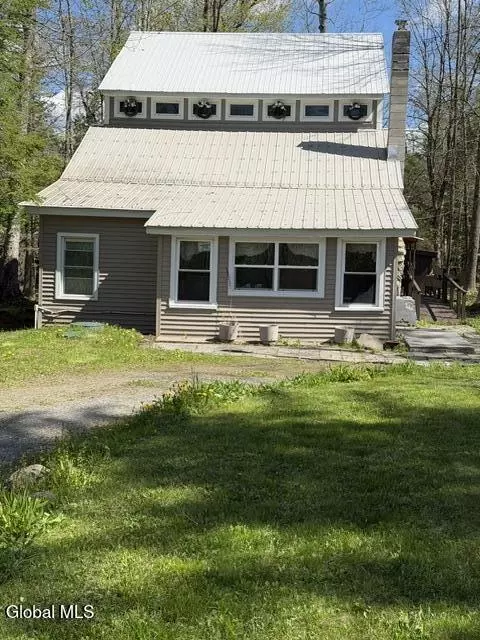 142 1st Ave, Caroga Lake, NY 12032